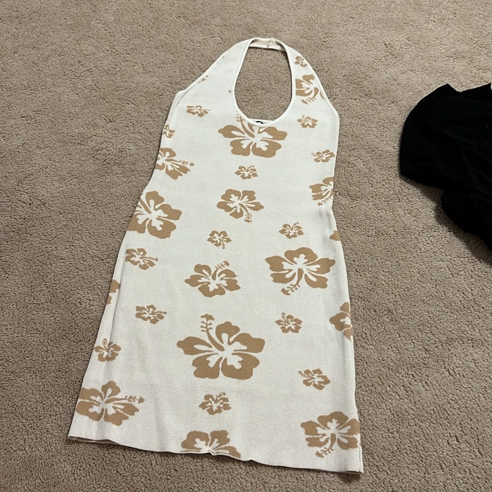 RUNWAY THE LABEL Halter Neck Hawaiian Tropic Dress π - Picture 2 of 3